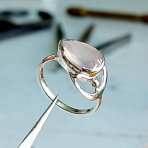 Goddess - Rose quartz - Size 8 Crystal Earth Sterling